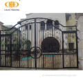 Wysokiej jakości główna brama indyjskiego domu pokryta proszkiem